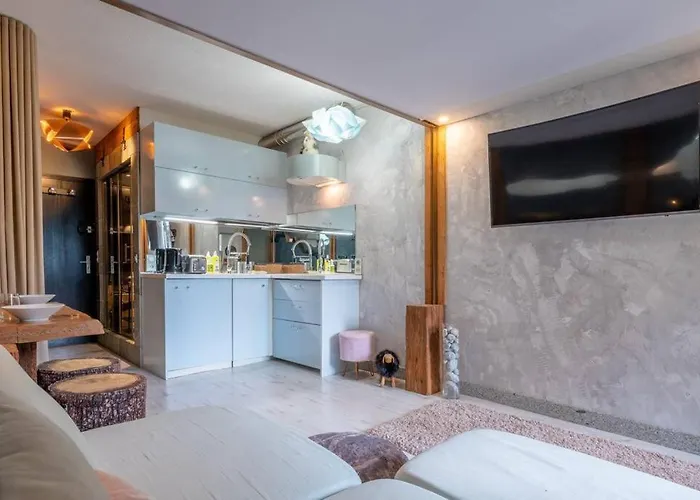 Lognan- New In The Center - By Cozee *