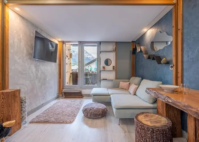 Lognan- New In The Center - By Cozee Apartment